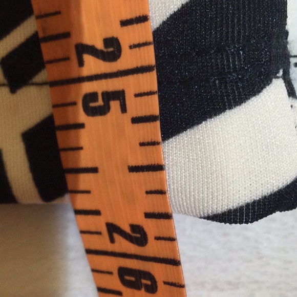 IZ Byer Stretch Aztec Abstract black & white Print Long Skirt - Picture 3 of 6